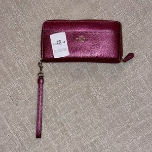 Coach purse with tag